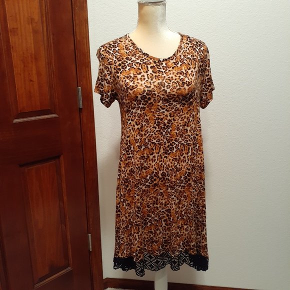 Urban Rose Boho Leopard Print Dress with black lace at hem - Size Large - Picture 1 of 8